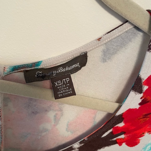 Tommy Bahama floral super comfy slanted v-neck dress - great for any weather - Picture 2 of 4